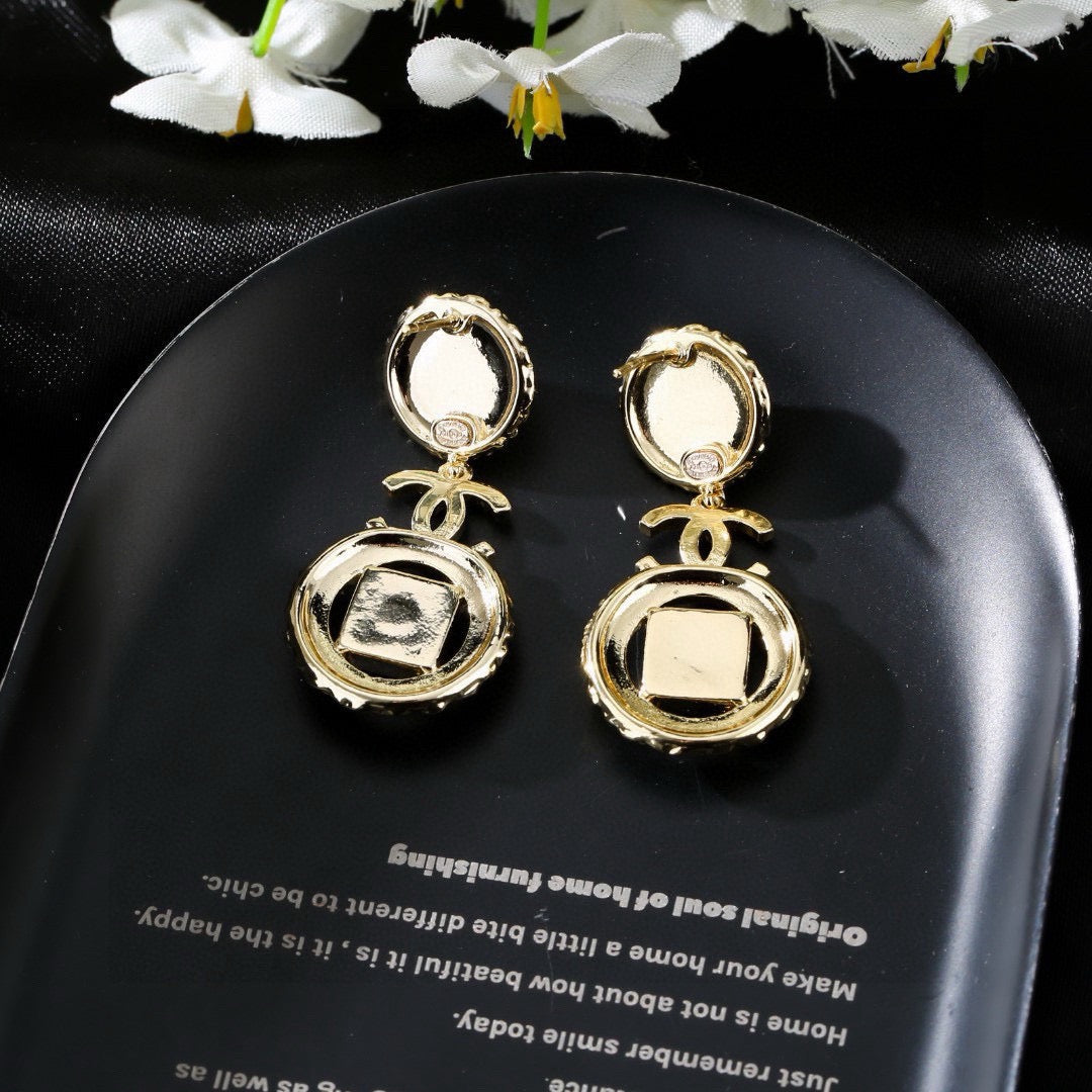Pearl Pearl-Detail Statement Earrings – Pearl Detail – Design 008 close-up detail
