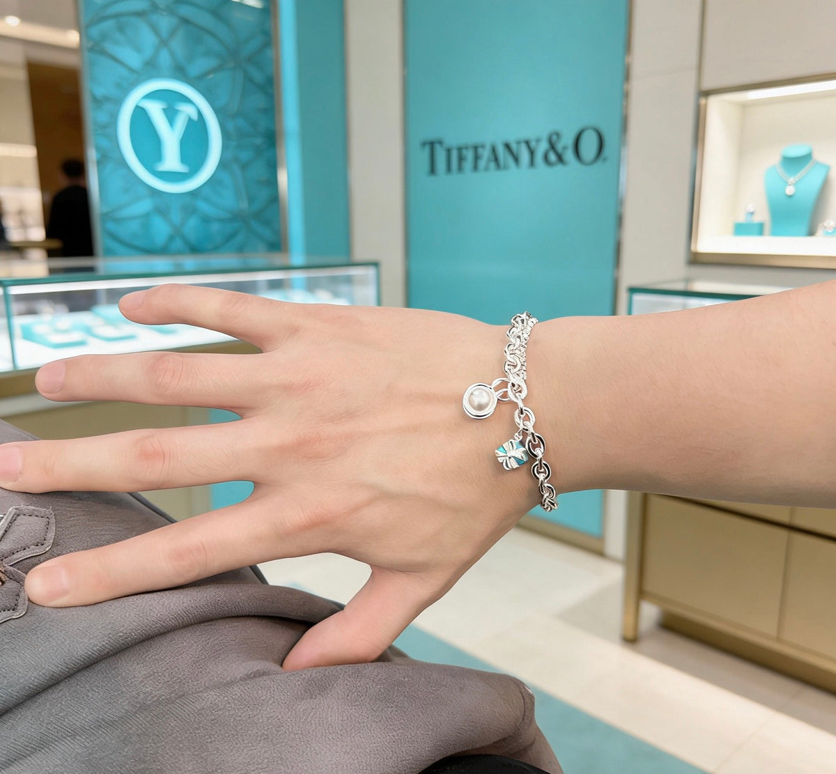 Signature Motif Bracelet in Silver-Tone – Vintage Detail – Design 61 detail view