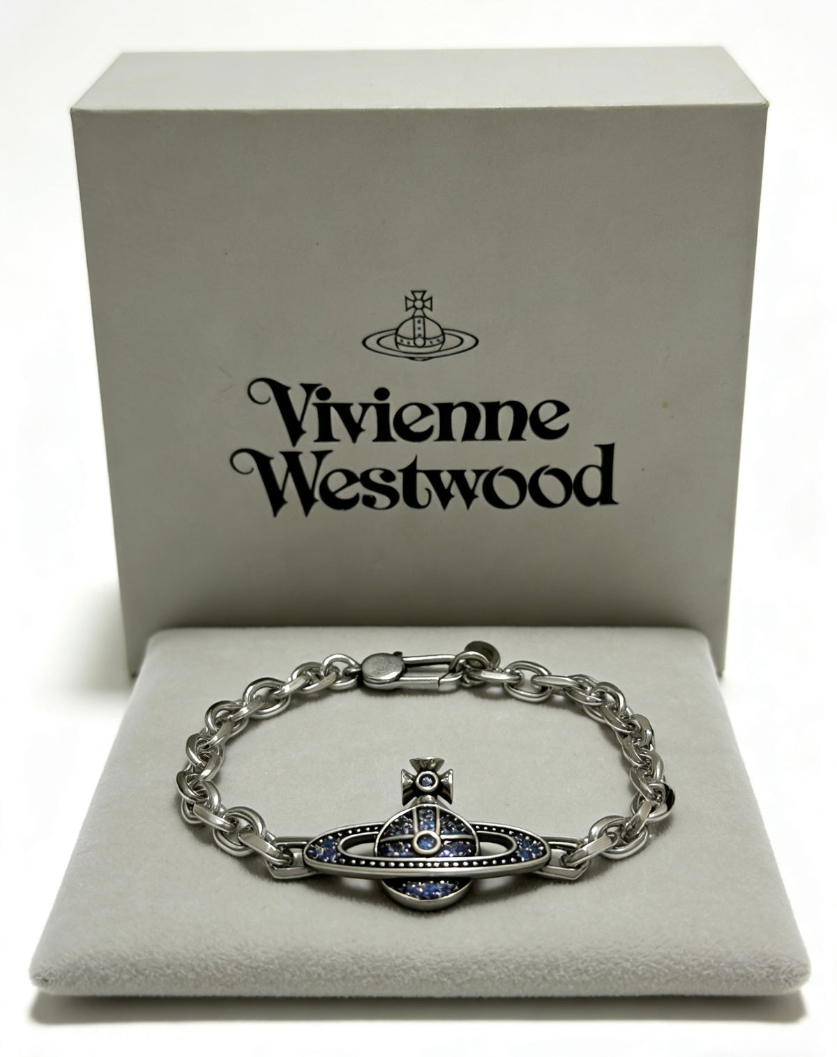Orb-Inspired Emblem Bracelet in Silver-Tone – Vintage Detail – Design 010 front product view