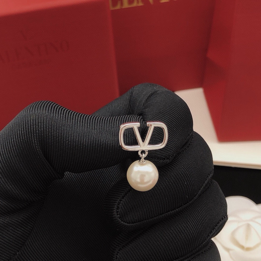 Signature Emblem Pearl-Detail Stud Earrings – Design 04 front view
