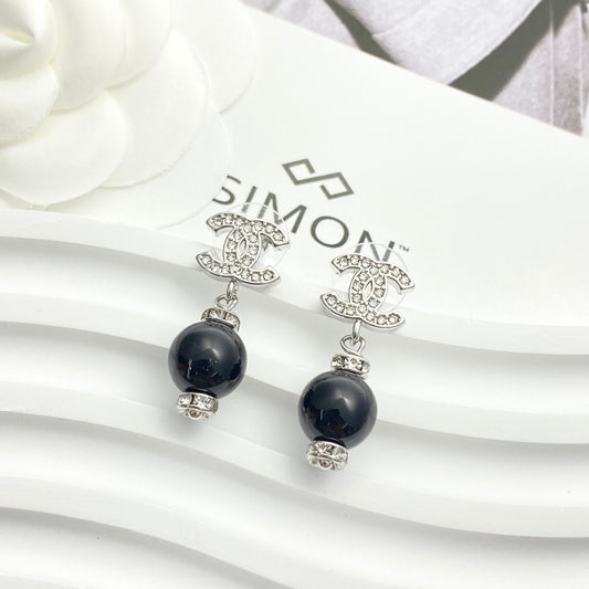 Pearl Pearl-Detail Stud Earrings – Pearl Detail – Design 010 main product view
