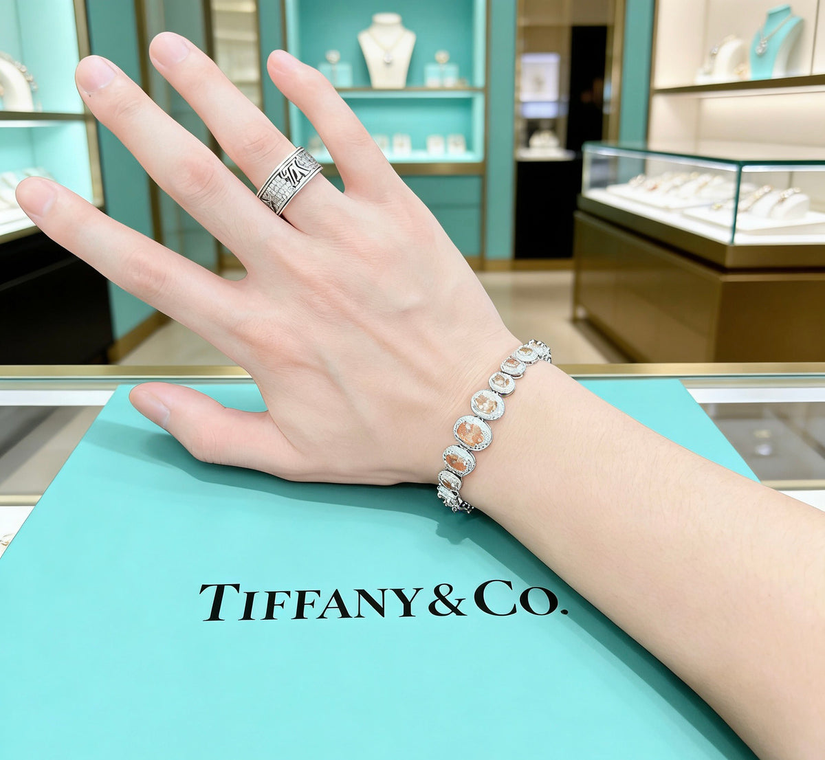 Floral Bracelet in Polished Metal-Tone – Crystal Detail – Design 02 close-up detail