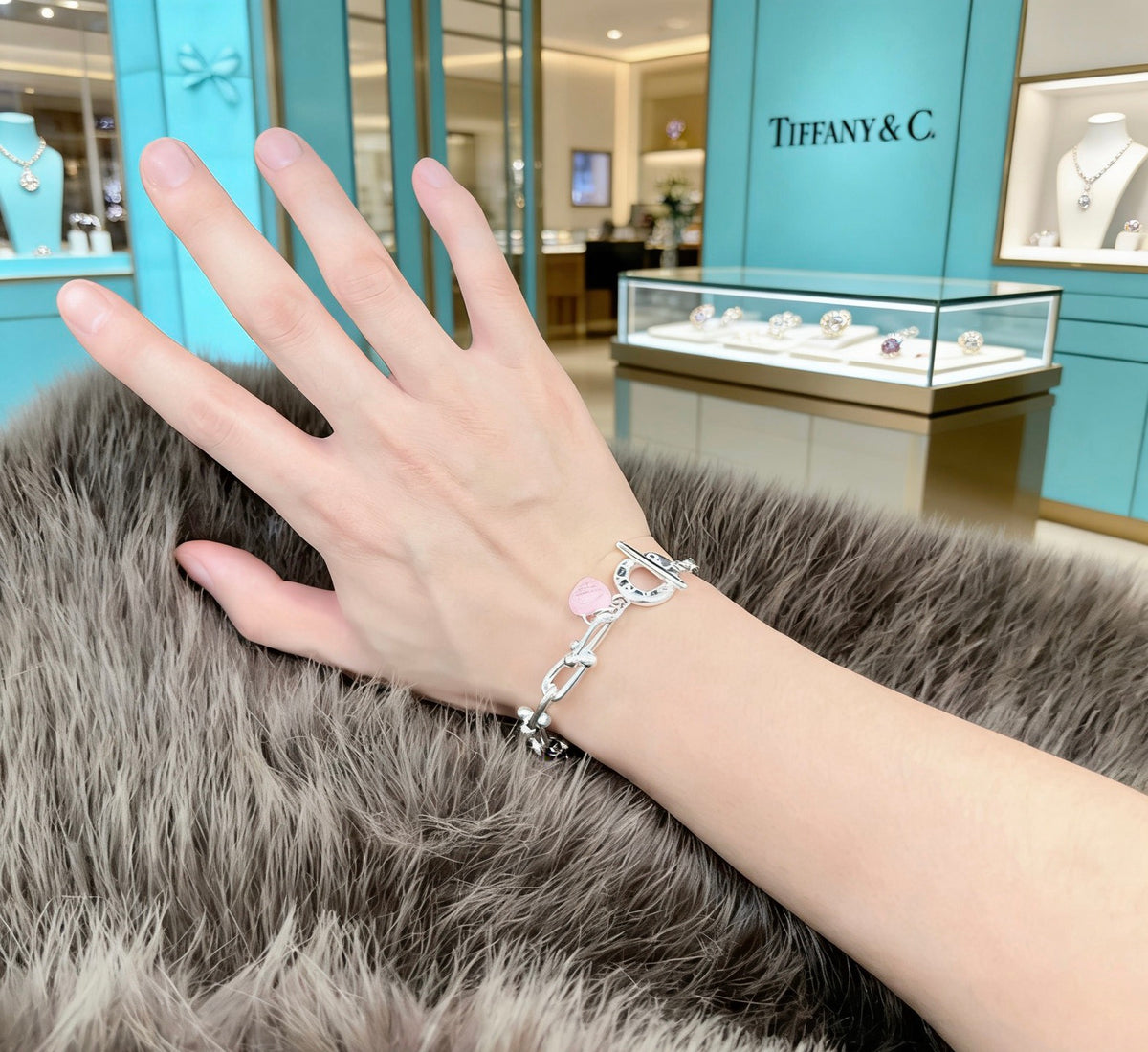 Signature Motif Bracelet in Silver-Tone – Design 65 detail view