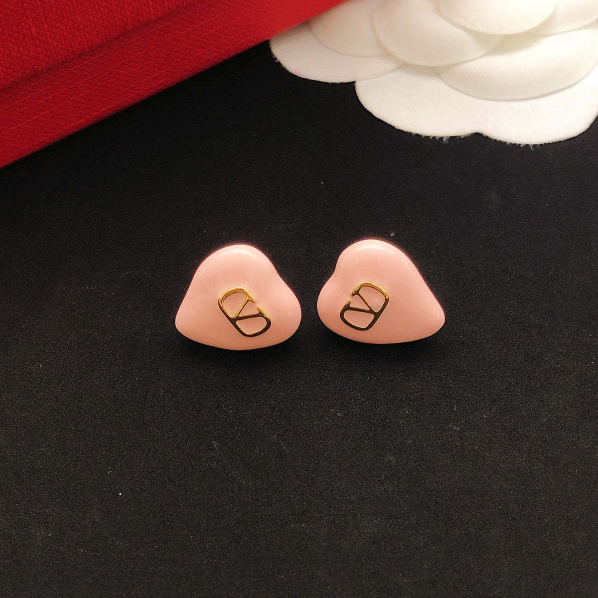 Heart Stud Earrings in Gold-Tone – Pink – Design 02 side detail