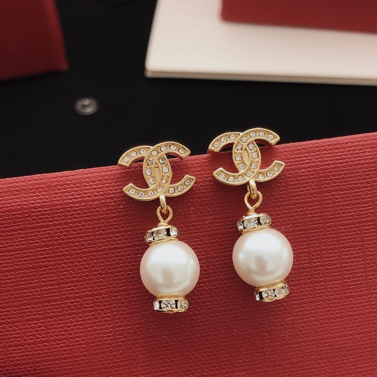 Pearl Pearl-Detail Stud Earrings – Pearl Detail – Design 009 main product view