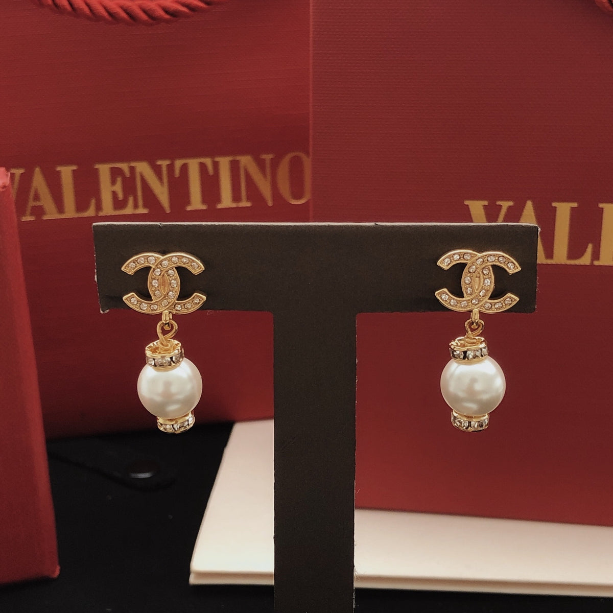 Pearl Pearl-Detail Stud Earrings – Pearl Detail – Design 009 main product view