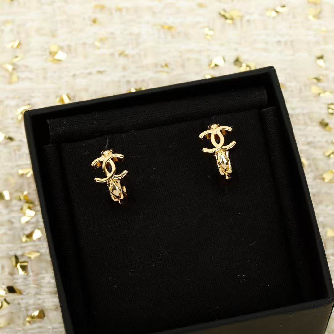 Double-C Emblem Stud Earrings in Gold-Tone – Design 030 side detail