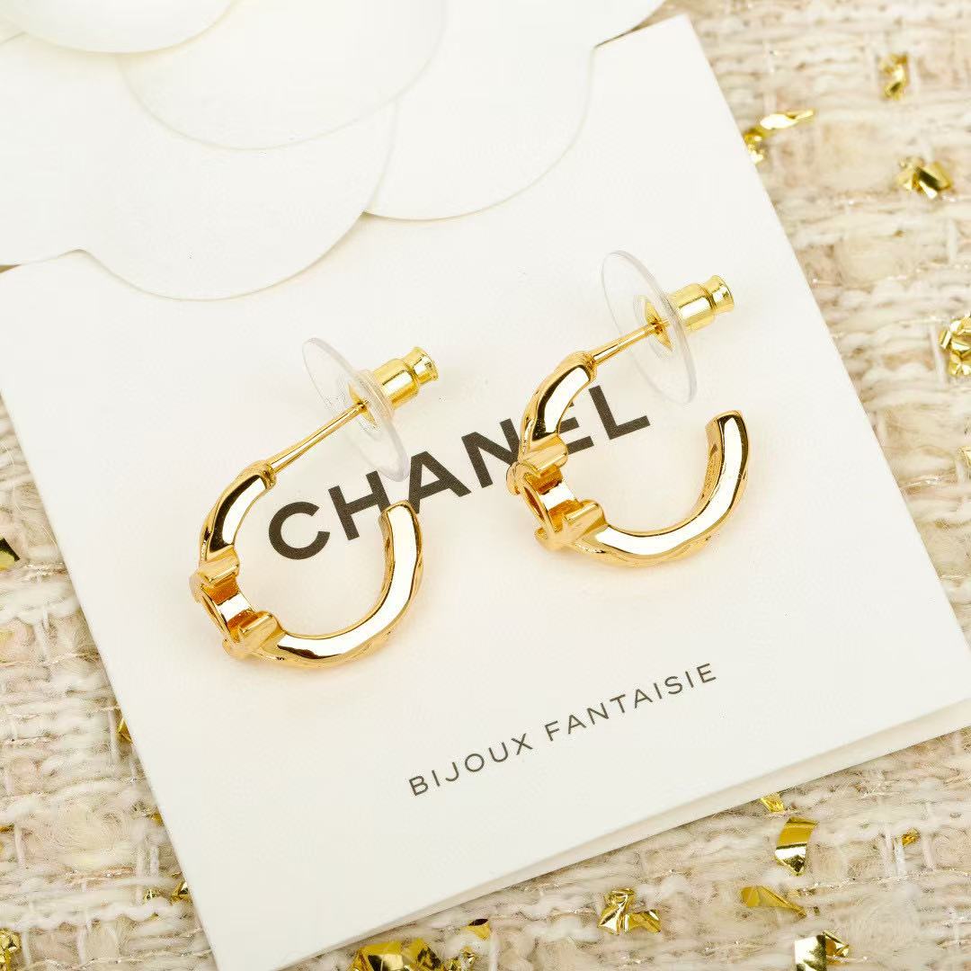 Double-C Emblem Stud Earrings in Gold-Tone – Design 030 close-up detail