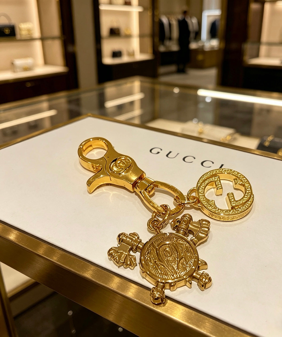 Double-G Emblem Keychain in Polished Metal-Tone – Design 039 main product view