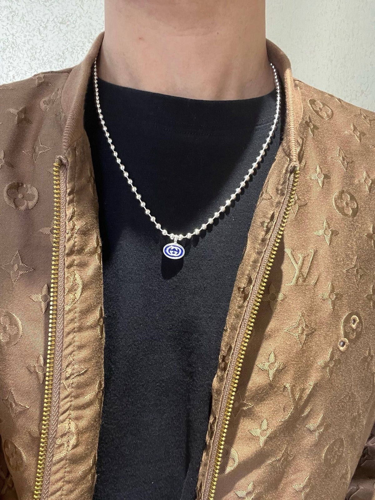 Double-G Emblem Pendant Necklace in Silver-Tone – Design 052 side detail