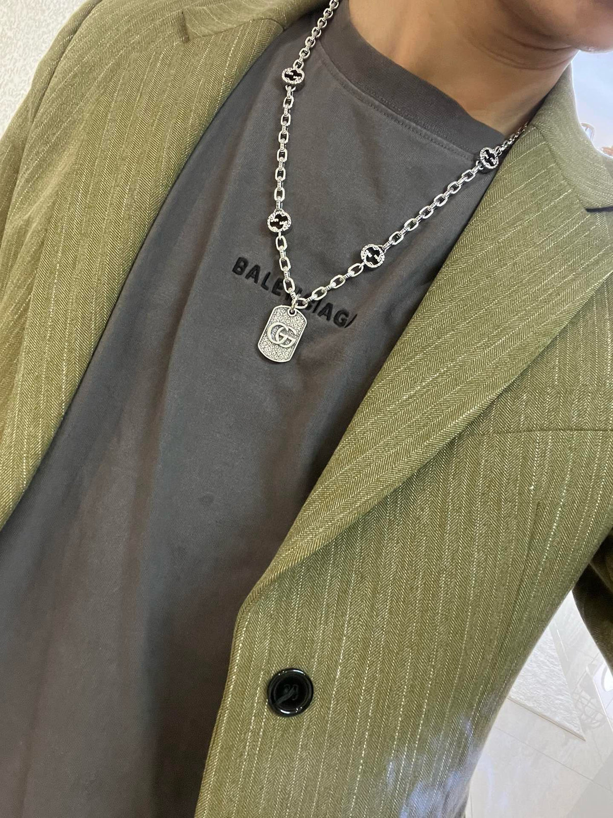 Double-G Emblem Pendant Necklace in Silver-Tone – Vintage Detail – Design 048 detail view