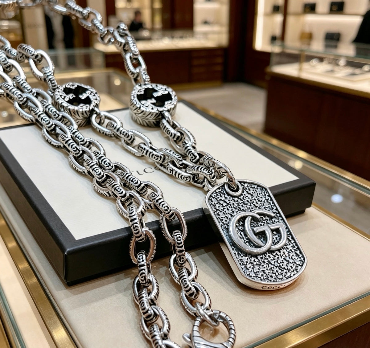 Double-G Emblem Pendant Necklace in Silver-Tone – Vintage Detail – Design 047 close-up detail