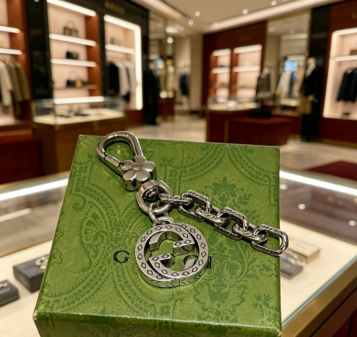 Double-G Emblem Keychain in Polished Metal-Tone – Design 006 close-up detail