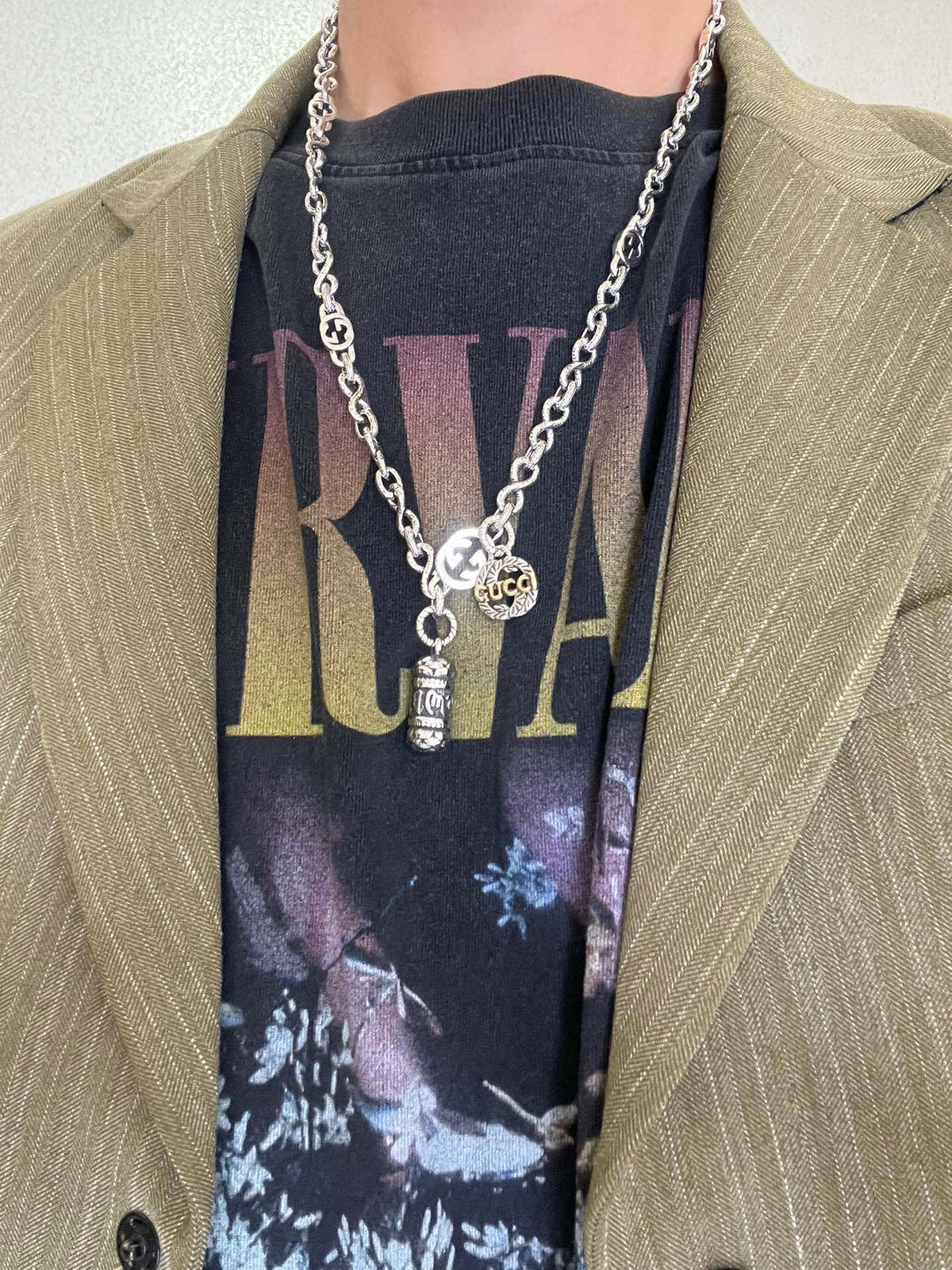 Double-G Emblem Pendant Necklace in Polished Metal-Tone – Vintage Detail – Design 010 detail view