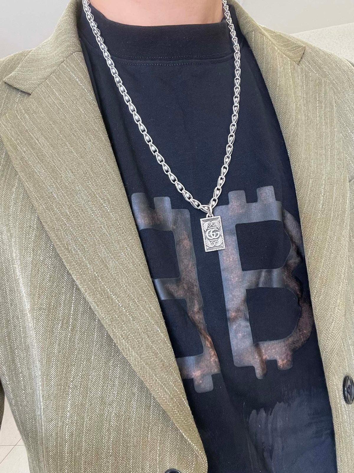 Double-G Emblem Pendant Necklace in Polished Metal-Tone – Design 024 detail view