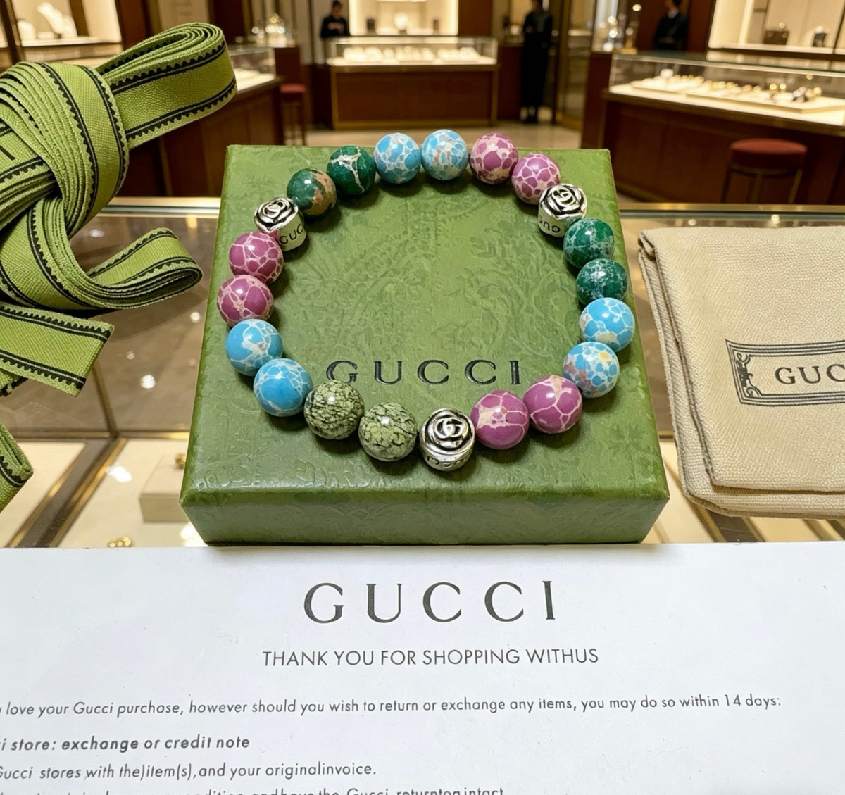 Double-G Emblem Beaded Bracelet in Polished Metal-Tone – Agate Detail – Design 021 close-up detail