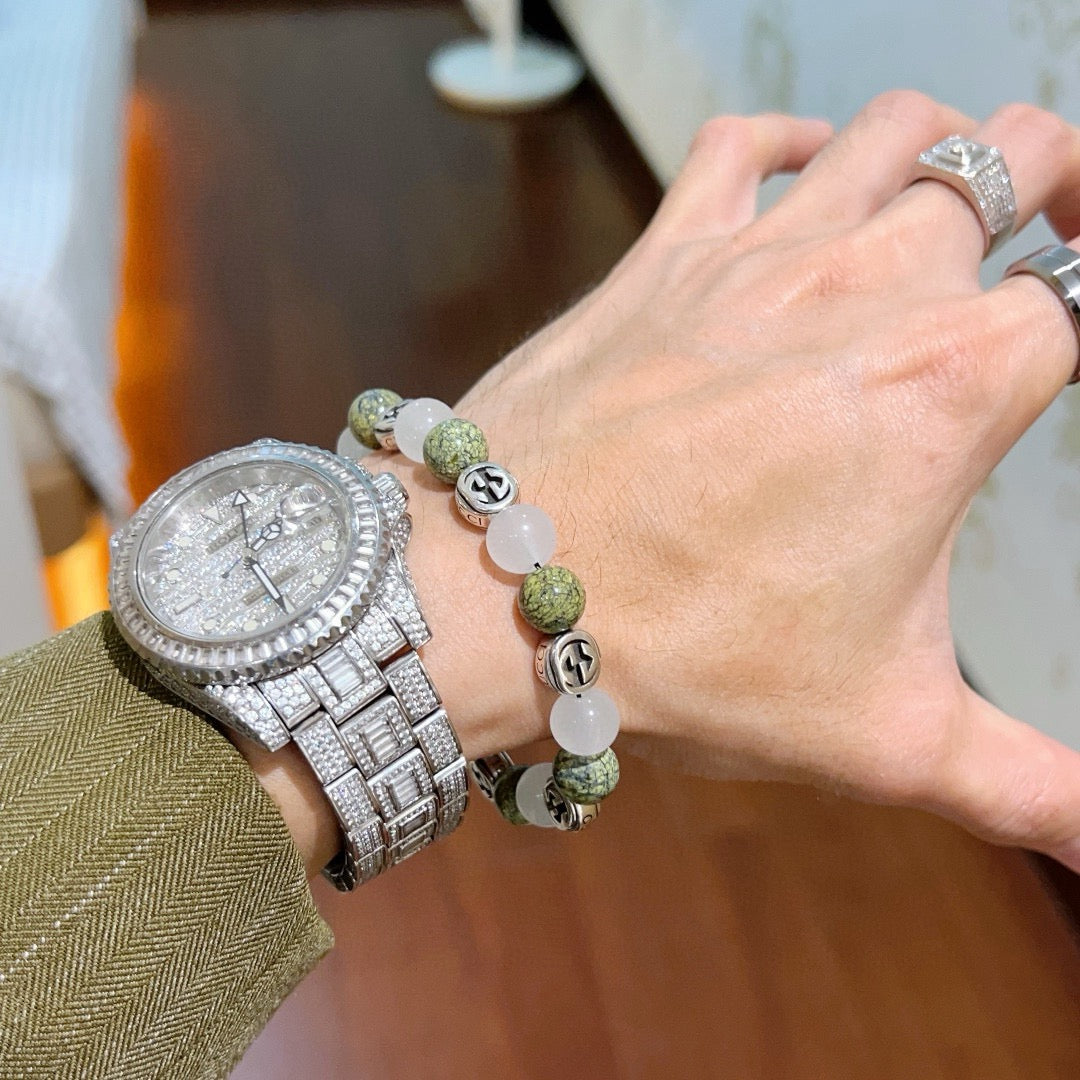 Double-G Emblem Beaded Bracelet in Polished Metal-Tone – Agate Detail – Design 007 main product view