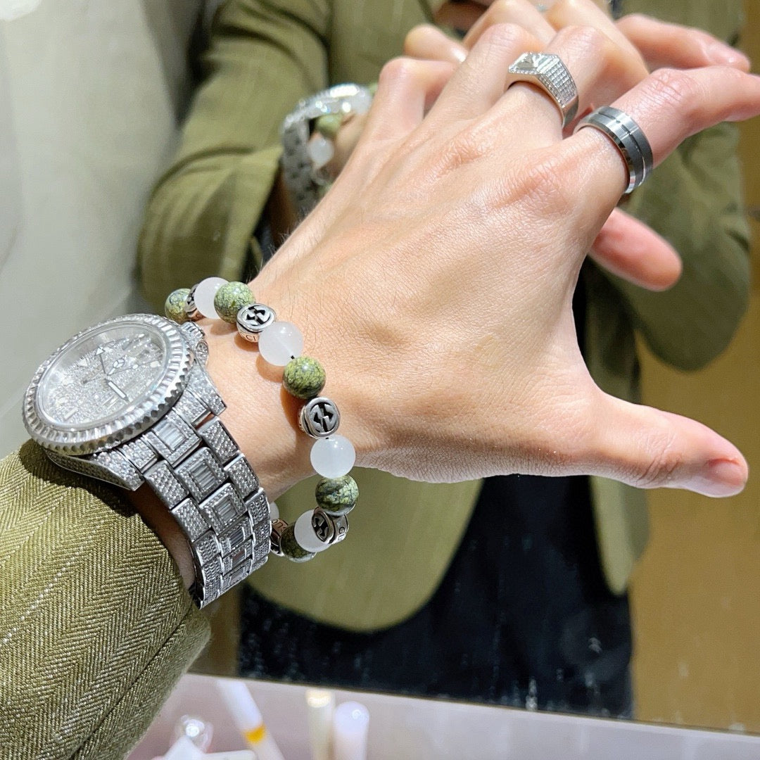 Double-G Emblem Beaded Bracelet in Polished Metal-Tone – Agate Detail – Design 020 side detail