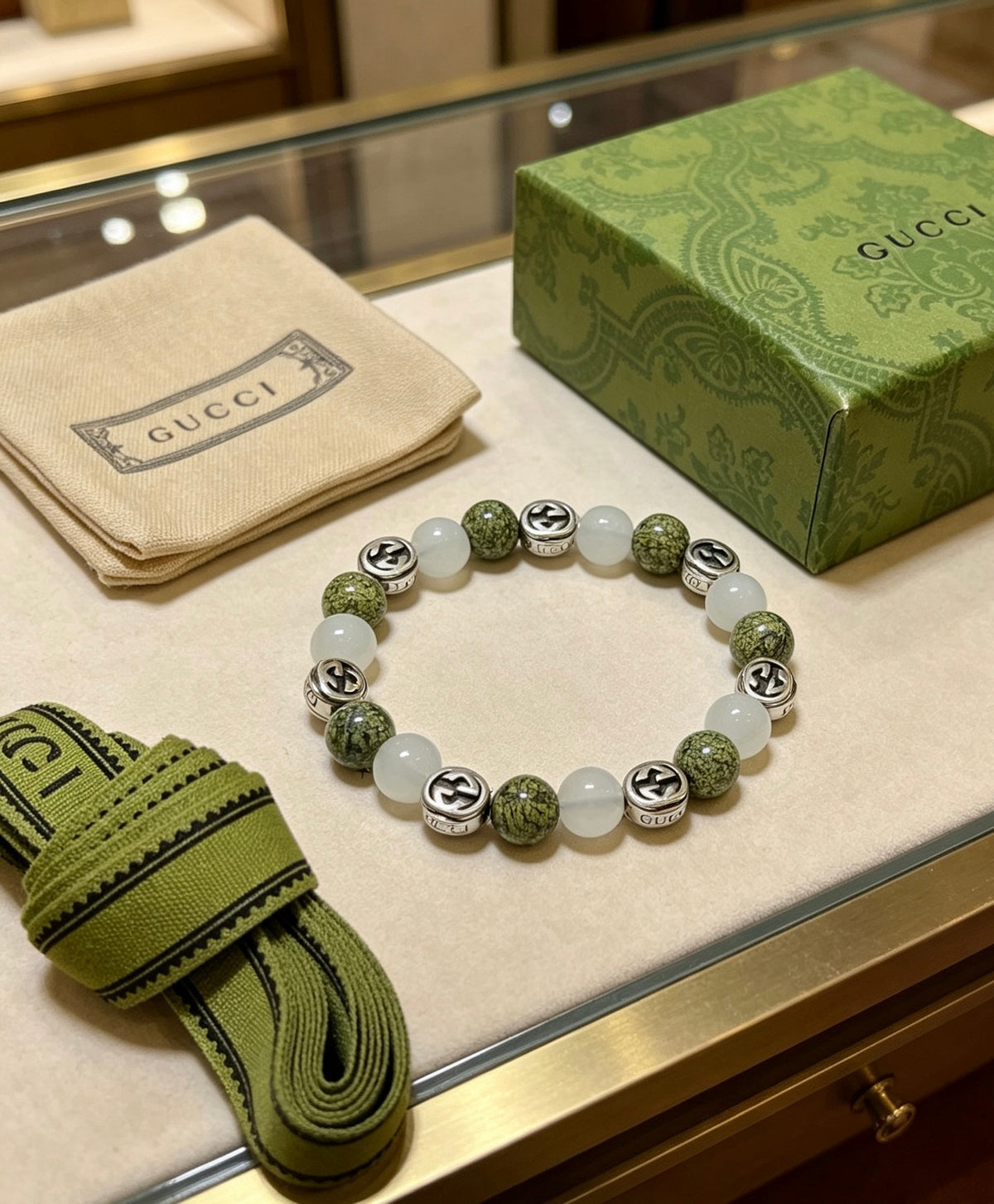 Double-G Emblem Beaded Bracelet in Polished Metal-Tone – Agate Detail – Design 007 close-up detail