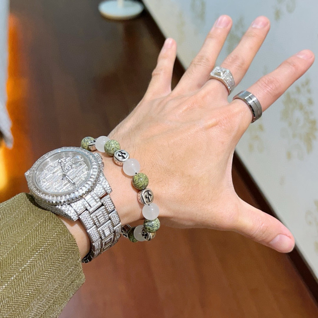 Double-G Emblem Beaded Bracelet in Polished Metal-Tone – Agate Detail – Design 007 detail view