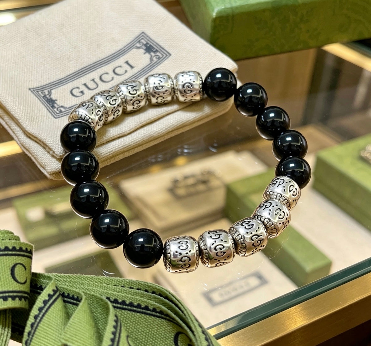 Double-G Emblem Beaded Bracelet in Polished Metal-Tone – Agate Detail – Design 006 detail view
