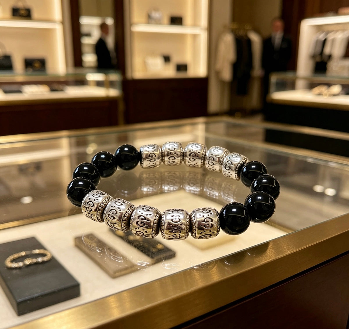 Double-G Emblem Beaded Bracelet in Polished Metal-Tone – Agate Detail – Design 006 close-up detail
