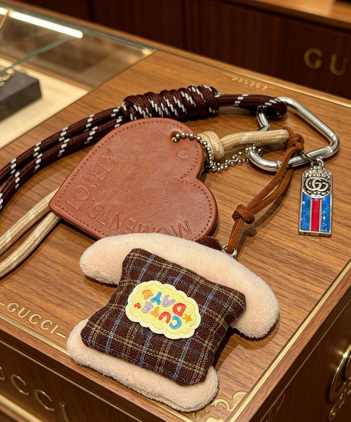 Double-G Emblem Keychain in Polished Metal-Tone – Design 004 main product view