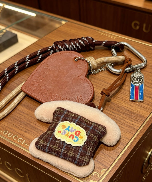 Double-G Emblem Keychain in Polished Metal-Tone – Design 004 main product view