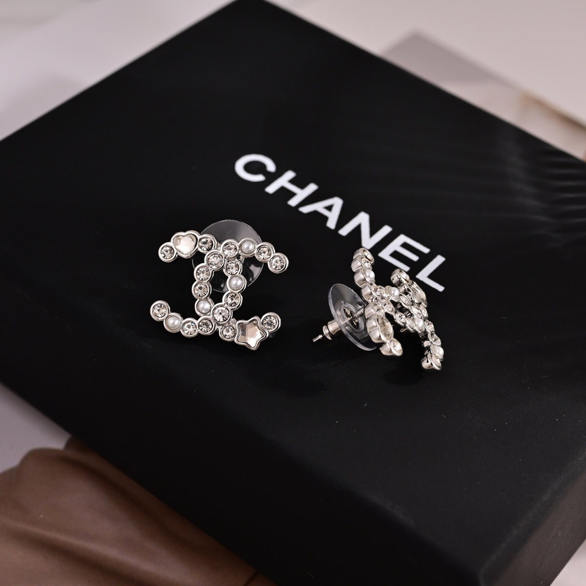 Signature Emblem Pendant Necklace in Polished Metal-Tone – Design 080 close-up detail