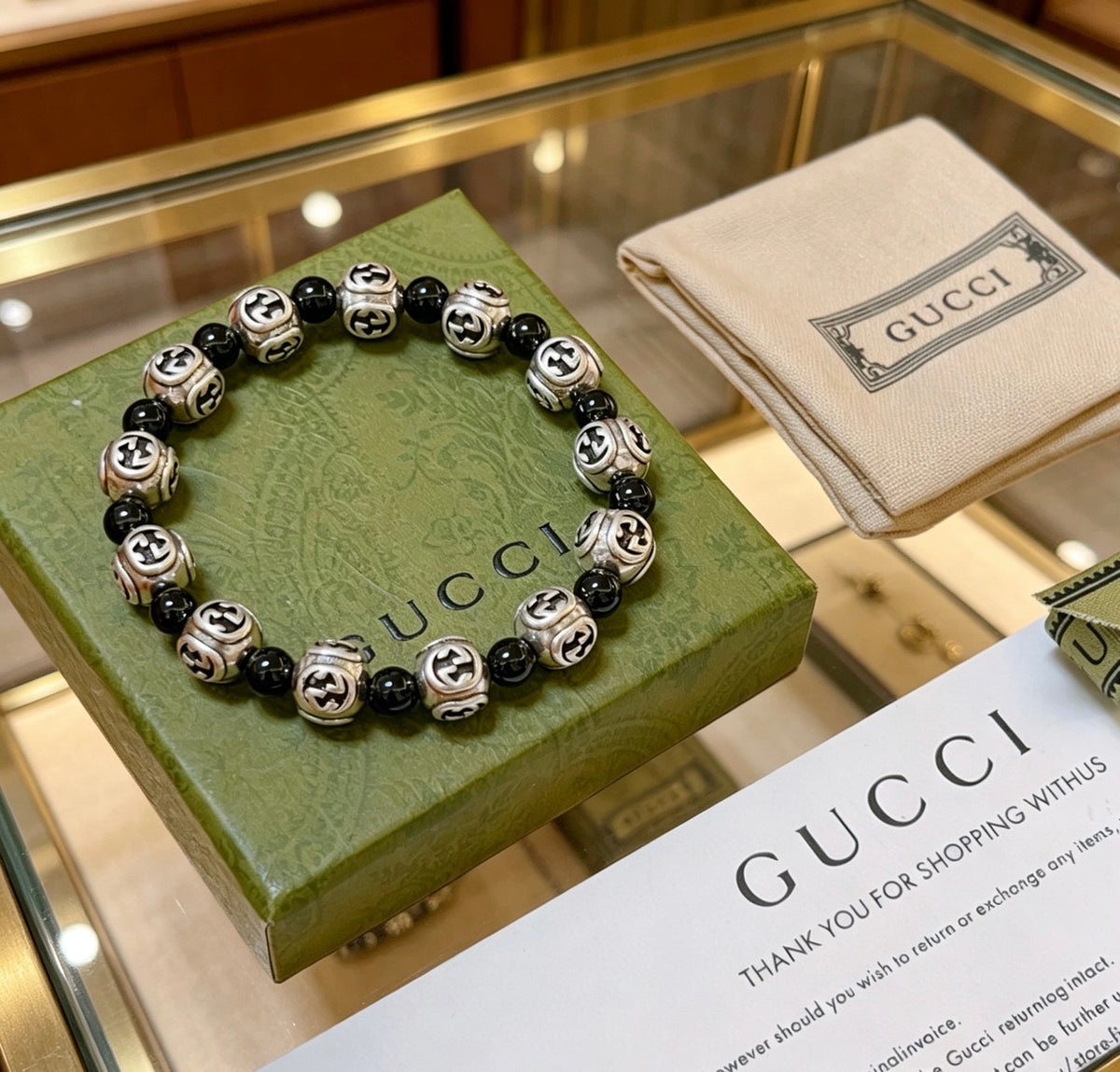 Double-G Emblem Beaded Bracelet in Polished Metal-Tone – Agate Detail – Design 018 close-up detail