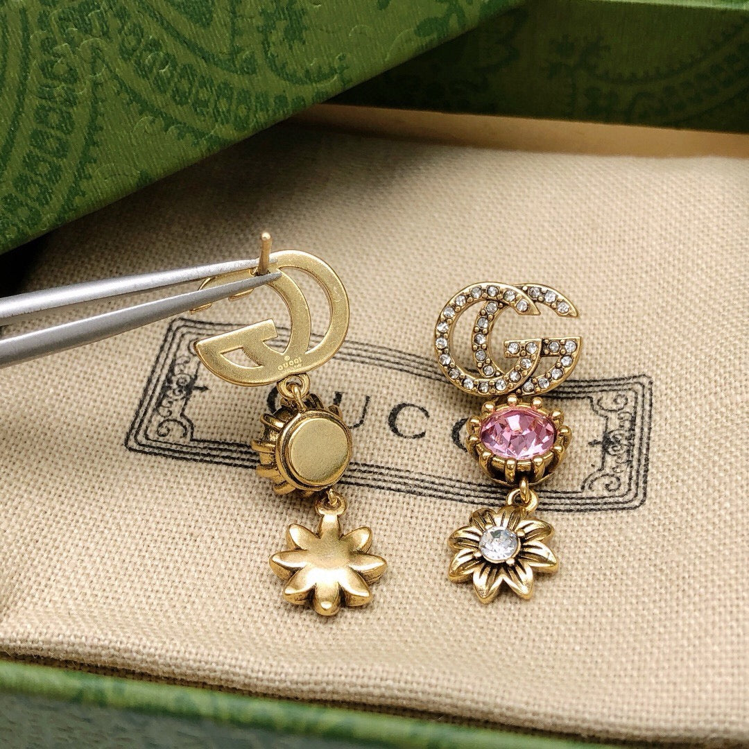 Bee Stud Earrings in Polished Metal-Tone – Bee Detail – Design 002 detail view