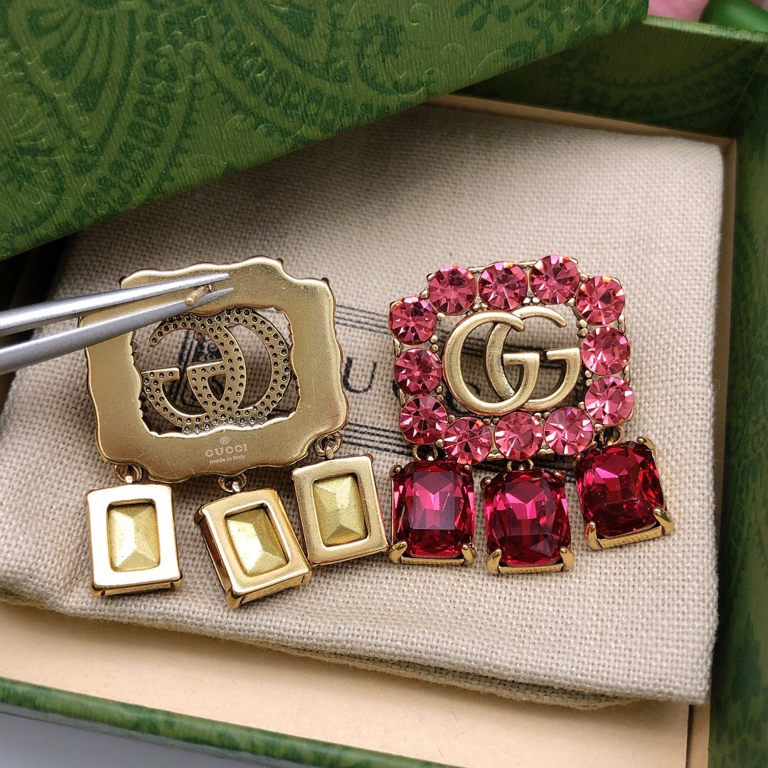 Double-G Emblem Stud Earrings in Silver-Tone – Crystal Detail detail view