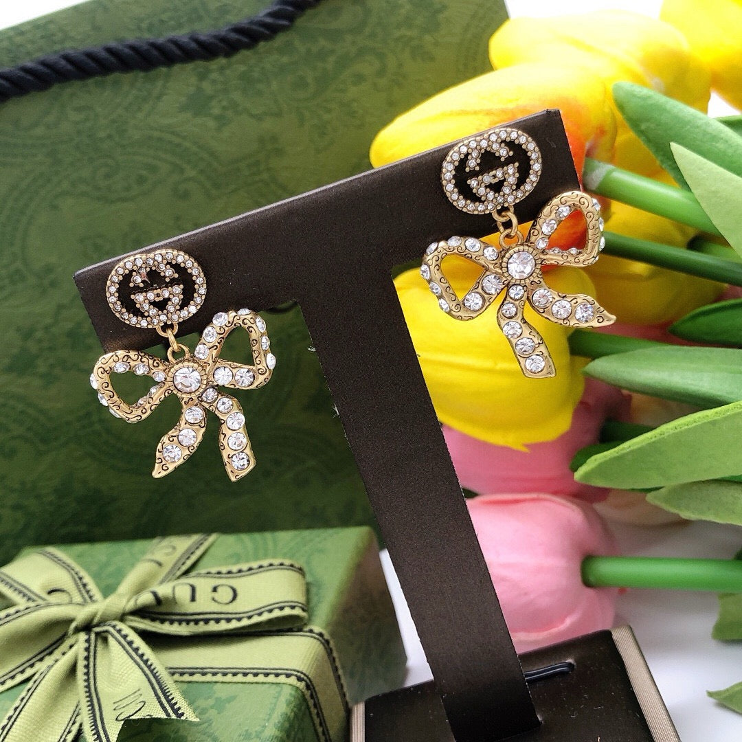 Double-G Emblem Statement Earrings in Polished Metal-Tone – Design 001 close-up detail