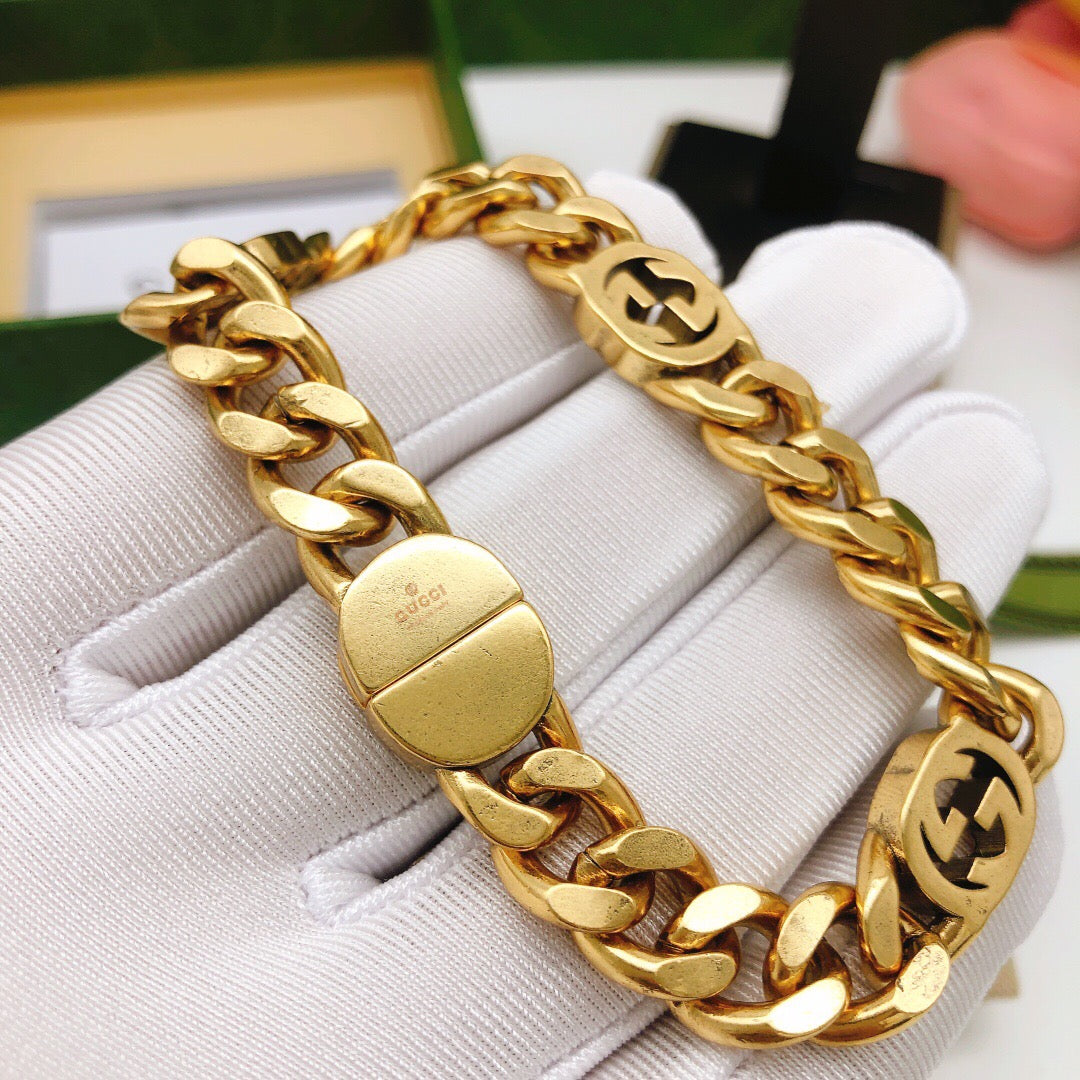 Double-G Emblem Bracelet in Polished Metal-Tone – Design 005 side detail