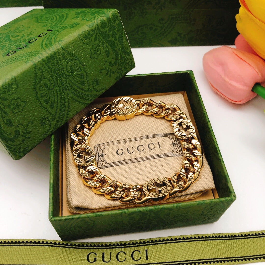 Double-G Emblem Bracelet in Polished Metal-Tone – Design 005 close-up detail
