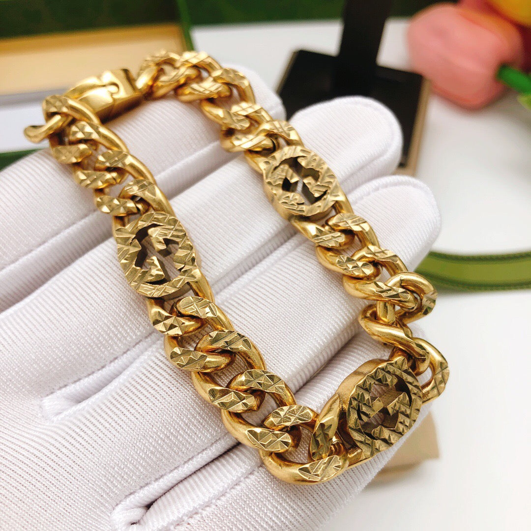 Double-G Emblem Bracelet in Polished Metal-Tone – Design 005 detail view