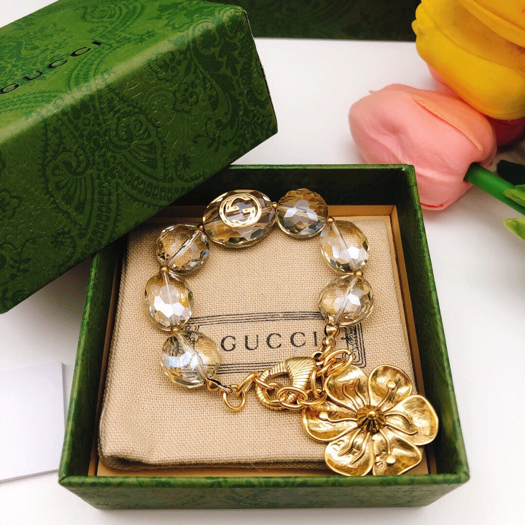 Double-G Emblem Bracelet in Polished Metal-Tone – Vintage Detail side detail