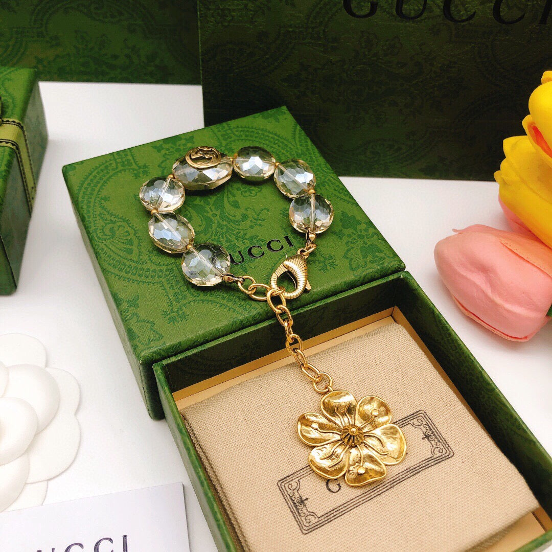 Double-G Emblem Bracelet in Polished Metal-Tone – Vintage Detail styled product view