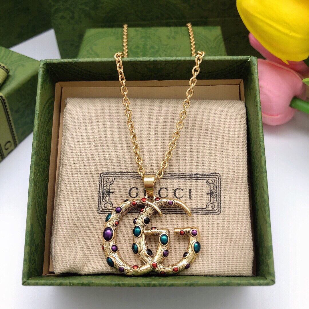 Double-G Emblem Pendant Necklace in Polished Metal-Tone – Vintage Detail – Design 008 side detail