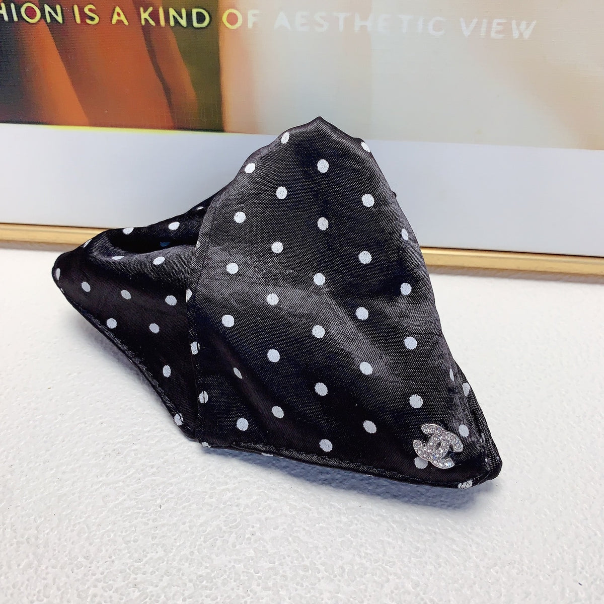 Signature Emblem Hair Clip – Design 007 detail view