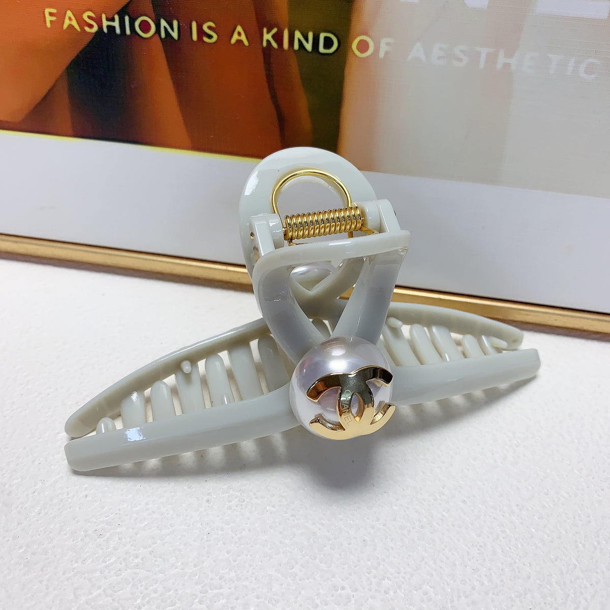 Pearl Hair Clip – Pearl Detail – Design 002 side detail