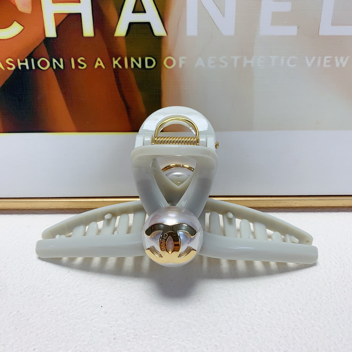 Pearl Hair Clip – Pearl Detail – Design 002 detail view