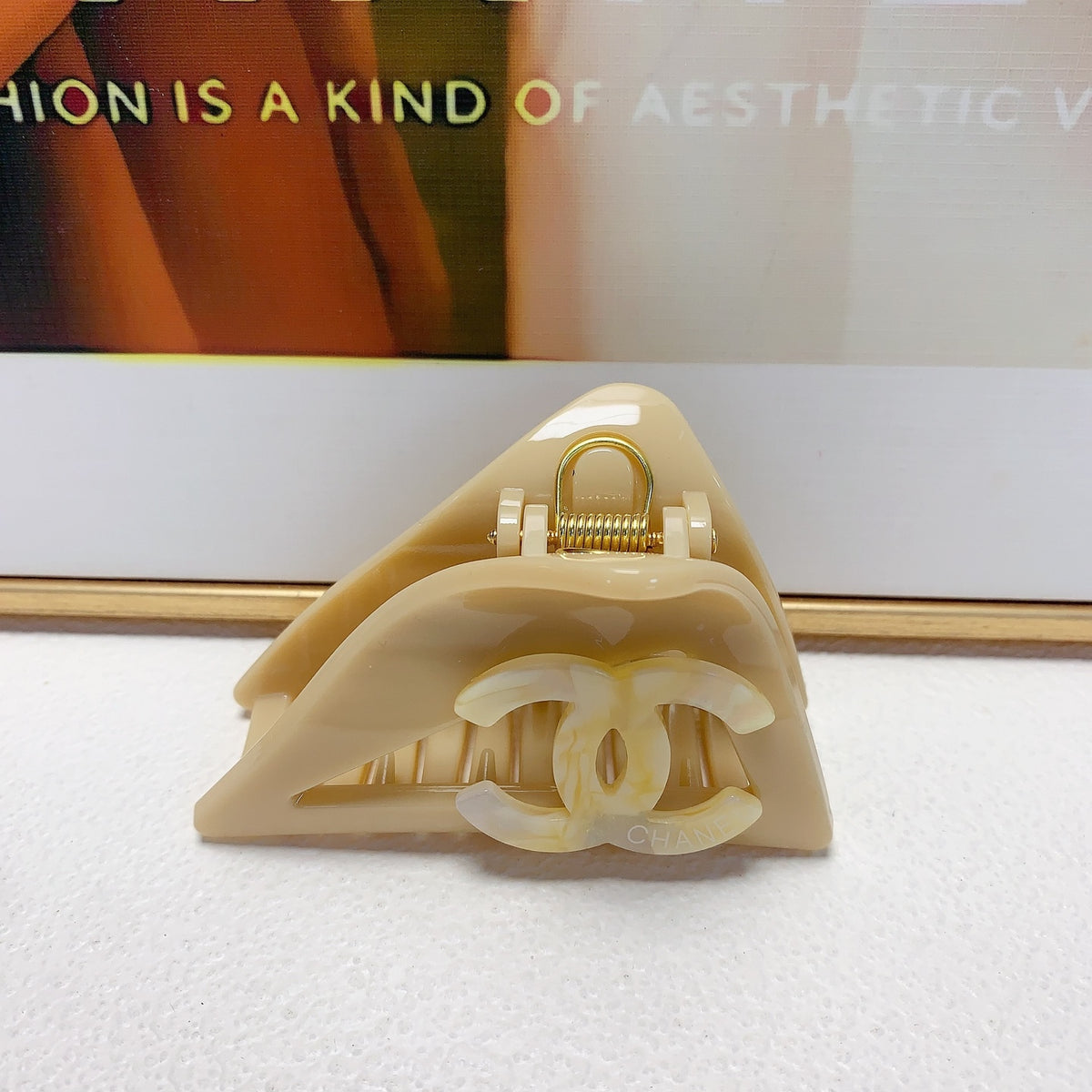Signature Emblem Hair Clip – Design 009 side detail