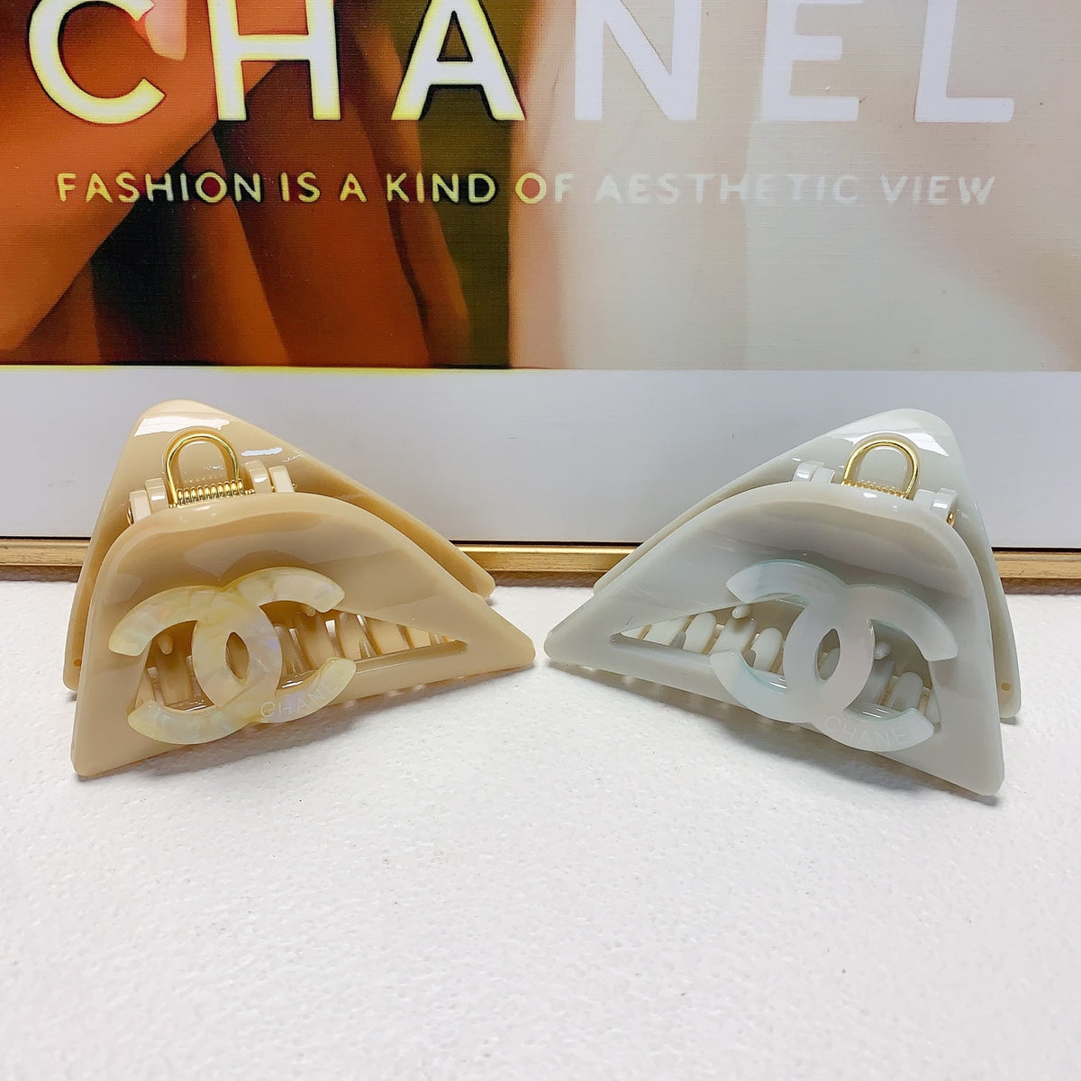 Signature Emblem Hair Clip – Design 009 detail view