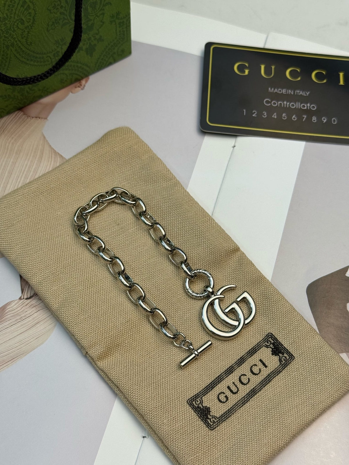 Double-G Emblem Bracelet in Polished Metal-Tone – Vintage Detail – Design 008 side detail