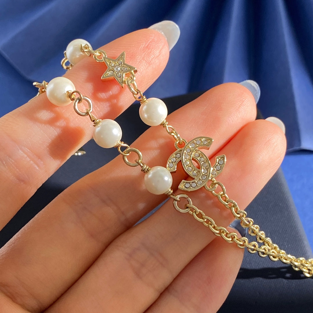 Letter Pearl-Detail Pendant Necklace – Pearl Detail – Design 005 detail view