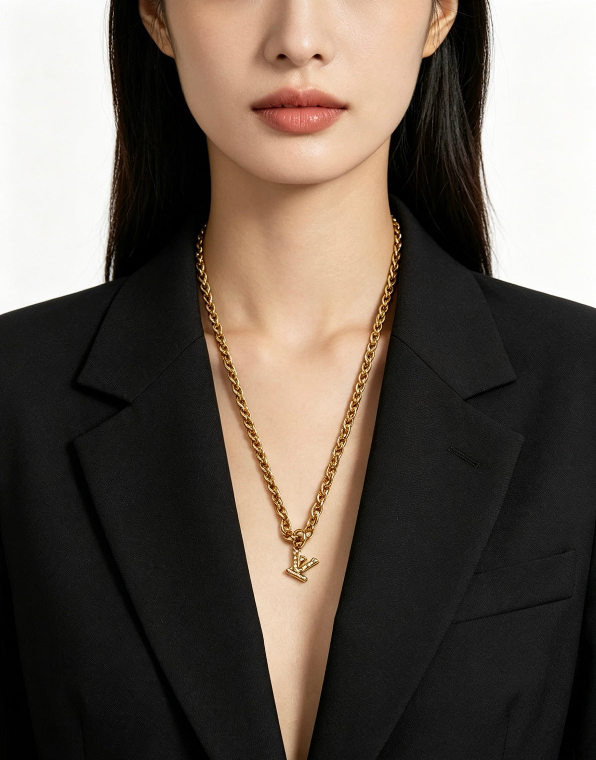 Chain Pendant Necklace in Silver-Tone – Design 031 close-up detail
