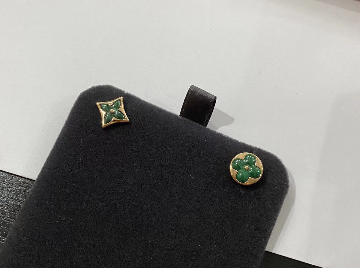 Clover Stud Earrings in Polished Metal-Tone – Clover Detail – Design 005 close-up detail