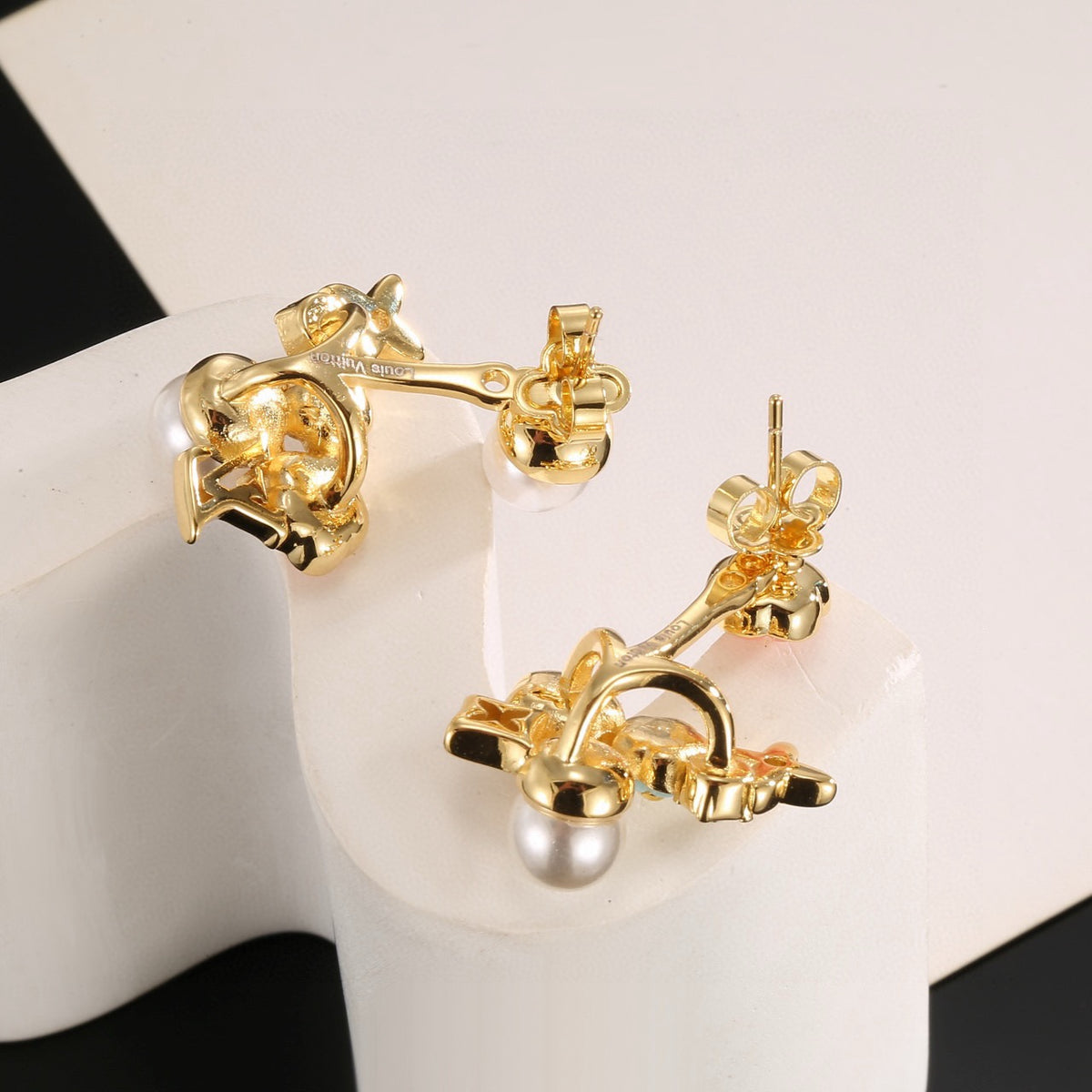 Clover Stud Earrings in Polished Metal-Tone – Clover Detail – Design 013 main product view