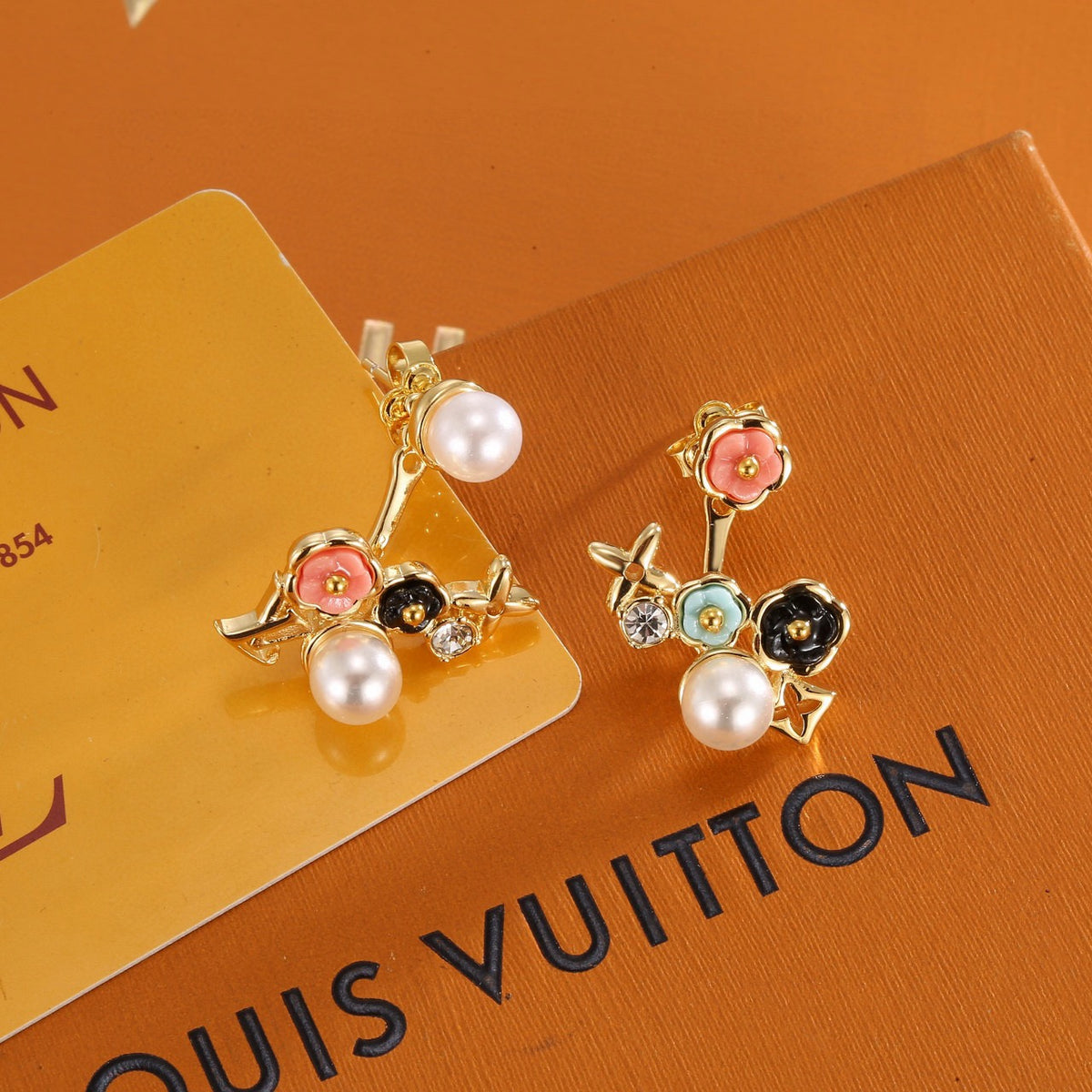 Clover Stud Earrings in Polished Metal-Tone – Clover Detail – Design 011 main product view